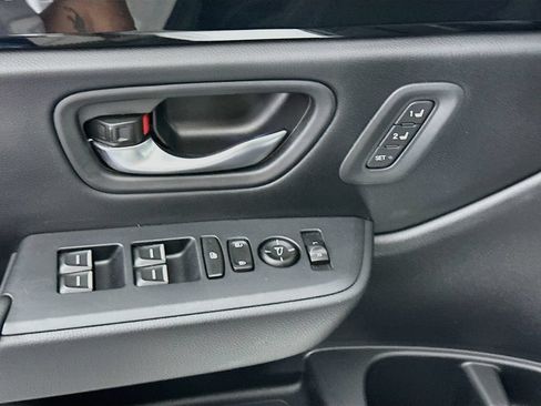 Used 2025 Honda Pilot Touring image 19