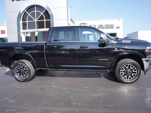 Used 2025 RAM 2500 Limited AWD/4WD image 2
