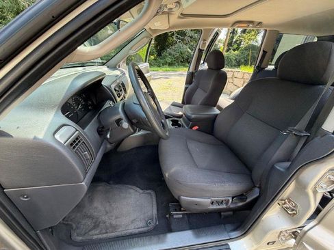 Used 2004 Jeep Grand Cherokee Laredo AWD/4WD image 13