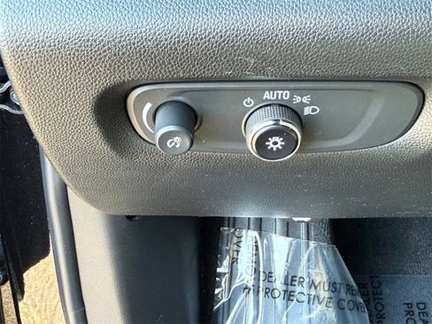 Used 2023 Chevrolet Traverse LS image 20