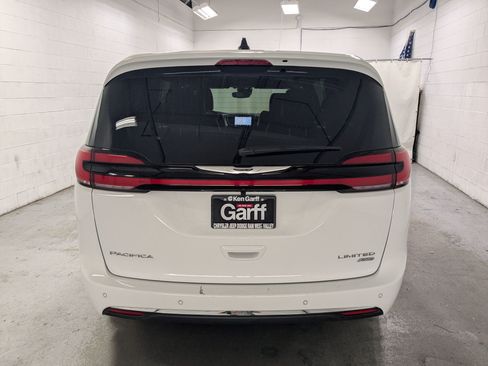 Certified 2026 Chrysler Pacifica Limited AWD/4WD image 8