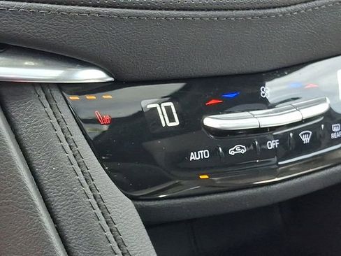 Certified 2024 Cadillac XT6 Luxury w/ LPO, Floor Liner Package AWD/4WD image 21