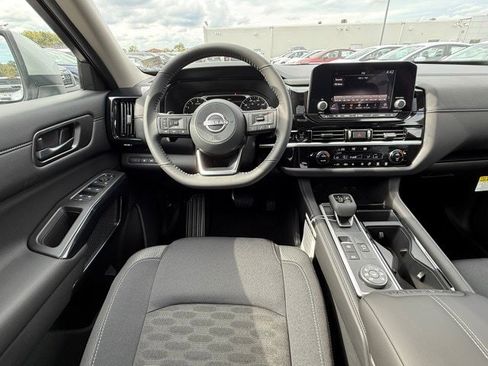 New 2025 Nissan Pathfinder SV image 22