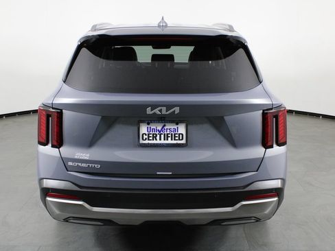 Used 2025 Kia Sorento S FWD image 10