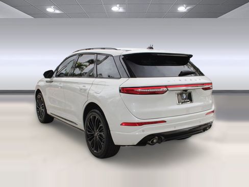 Used 2023 Lincoln Corsair Reserve w/ Jet Appearance Package image 3