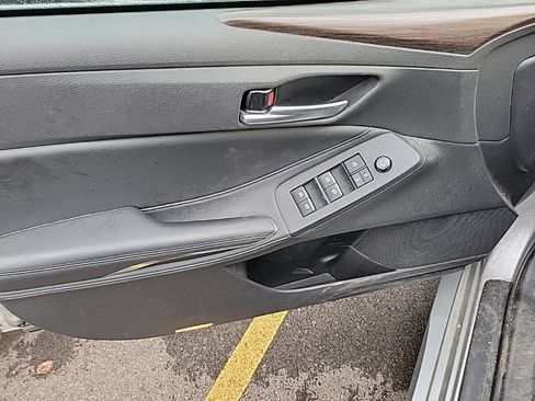 Used 2019 Toyota Avalon XLE w/ Moonroof Package FWD image 9
