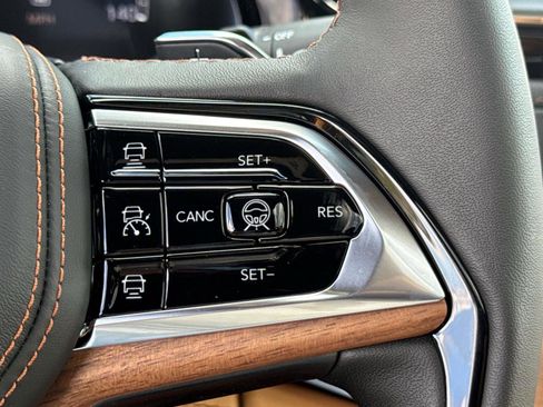 New 2025 Jeep Grand Cherokee Summit image 15