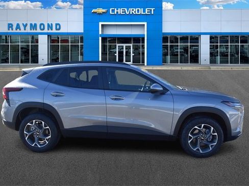 New 2026 Chevrolet Trax LT w/ LT Convenience Package image 2