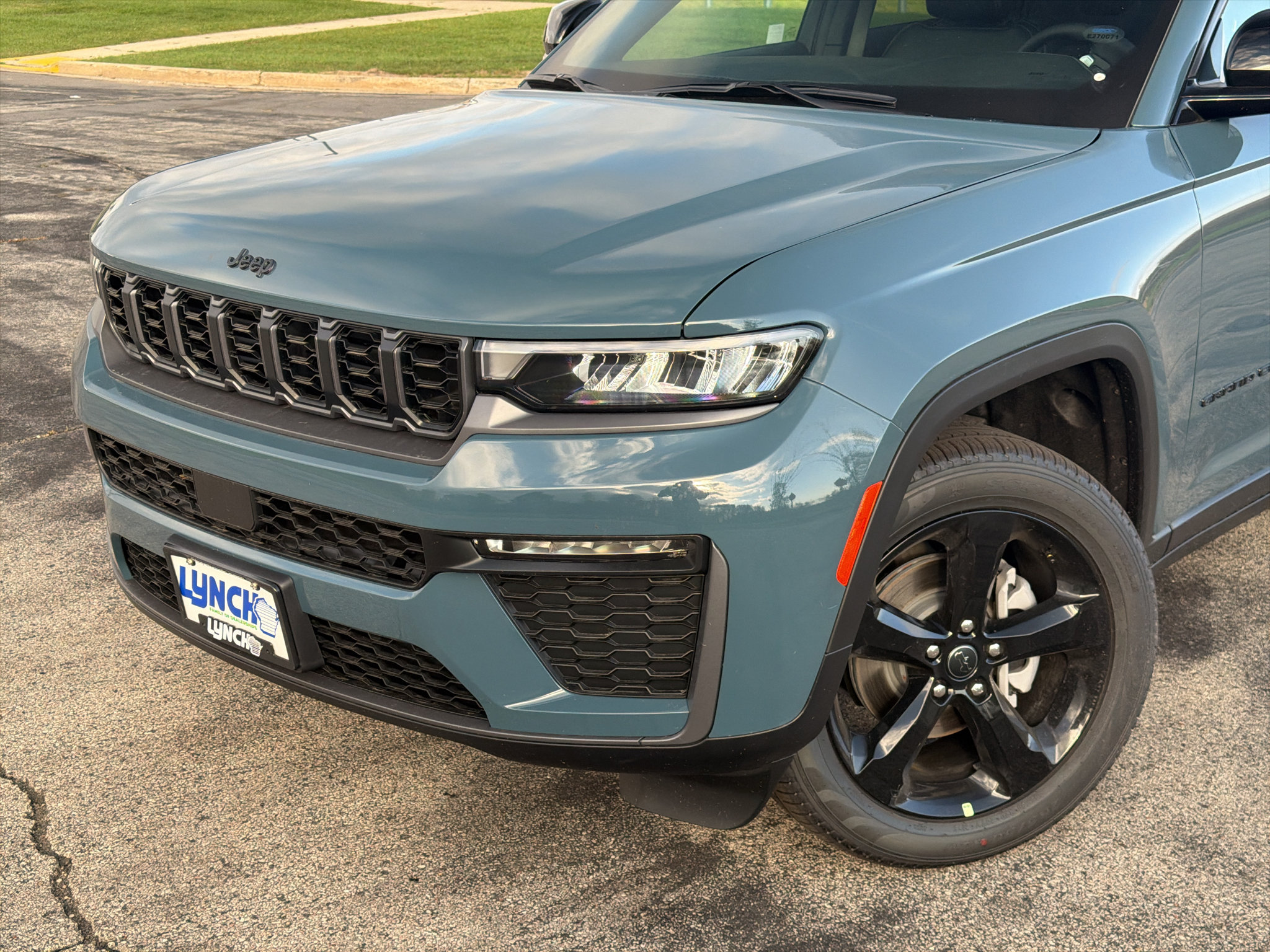 New 2027 Jeep Grand Cherokee Limited w/ Limited Altitude Package AWD/4WD image 8