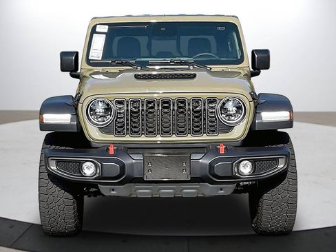 Certified 2025 Jeep Gladiator Mojave w/ Convenience Group AWD/4WD image 3