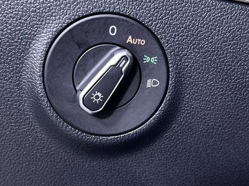 Used 2025 Volkswagen Taos SEL image 29