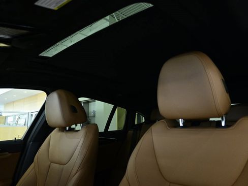 Used 2025 BMW X4 M40i w/ Premium Package image 21