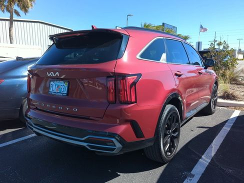Certified 2022 Kia Sorento SX image 9