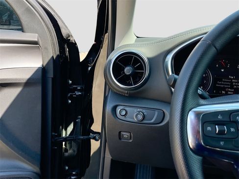 Used 2025 Chevrolet Blazer LT image 10