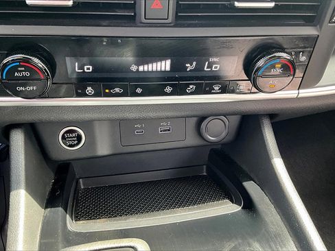 Used 2021 Nissan Rogue S image 15