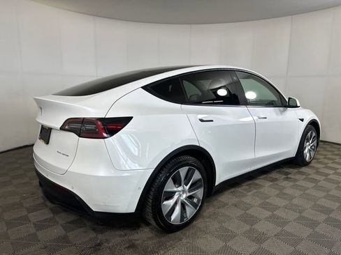 Used 2021 Tesla Model Y Long Range image 3