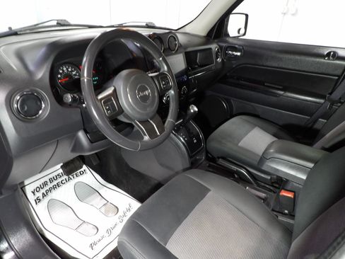 Used 2013 Jeep Patriot Latitude w/ Altitude Pkg AWD/4WD image 8
