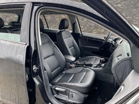 Used 2017 Volkswagen Golf SE image 7