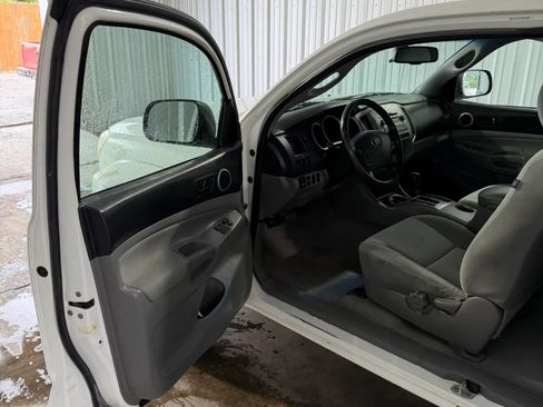 Used 2010 Toyota Tacoma PreRunner RWD image 8
