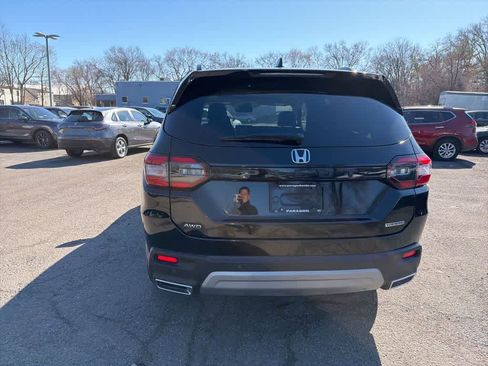 Used 2025 Honda Pilot Touring image 12