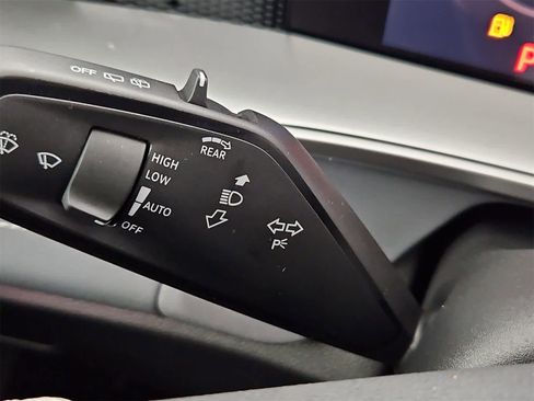 New 2026 Volkswagen Tiguan SE image 26