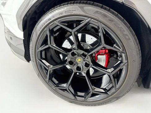 Used 2023 Lamborghini Urus Performante AWD/4WD image 32