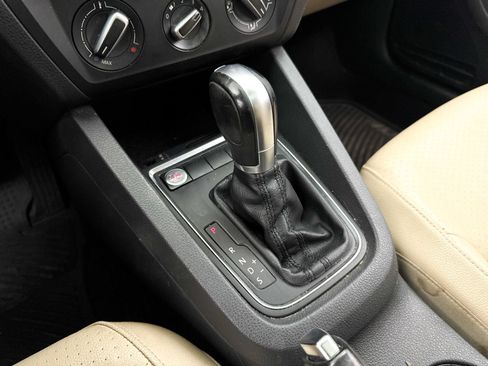 Used 2017 Volkswagen Jetta SE FWD image 21