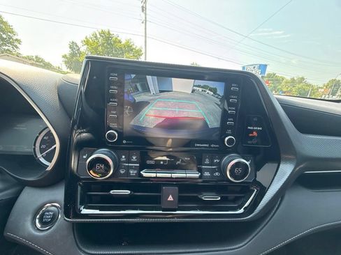 Used 2022 Toyota Highlander XSE AWD/4WD image 30