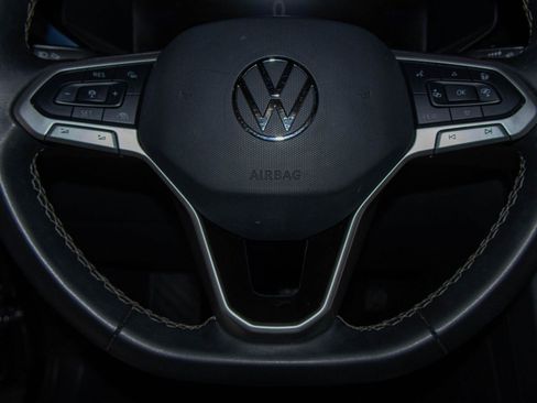 Used 2024 Volkswagen Taos SE AWD/4WD image 11