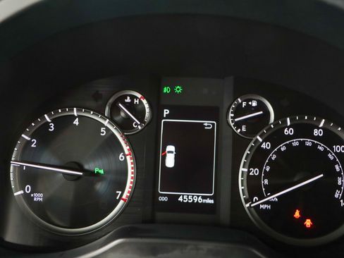 Used 2023 Lexus GX 460 Premium w/ Premium Package image 16