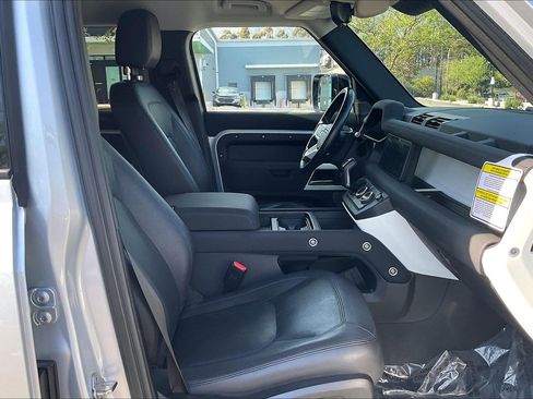 Used 2023 Land Rover Defender 110 SE AWD/4WD image 7