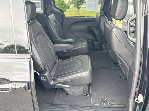 Used 2026 Chrysler Pacifica Select w/ S Appearance Package FWD image 19