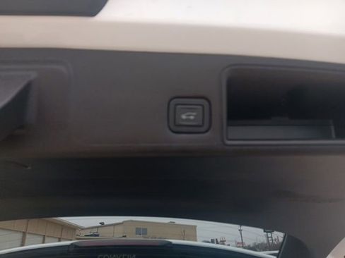 Used 2024 GMC Terrain SLE w/ Driver Convenience Package image 35