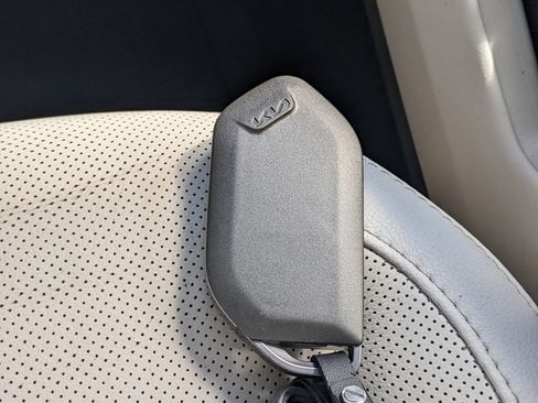 Certified 2023 Kia Telluride EX w/ EX Captain's Chair Package image 32