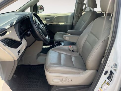 Used 2018 Toyota Sienna XLE AWD/4WD image 9