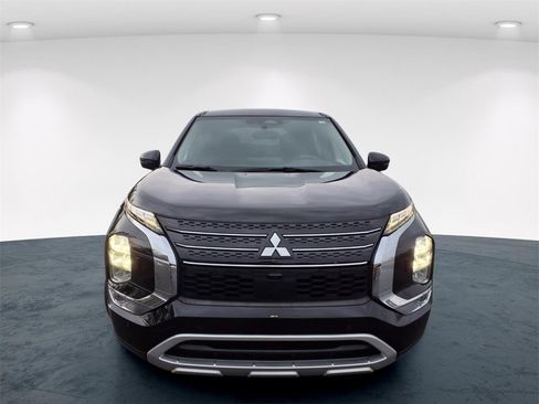 Used 2022 Mitsubishi Outlander SE image 3