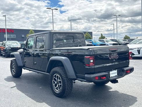 Used 2026 Jeep Gladiator Rubicon w/ Dual Top Group AWD/4WD image 5