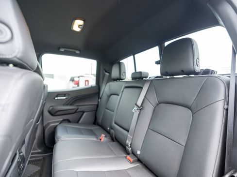 Used 2023 Chevrolet Colorado LT w/ LT Convenience Package III RWD image 9