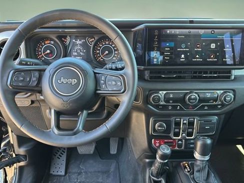Used 2024 Jeep Wrangler Willys image 9