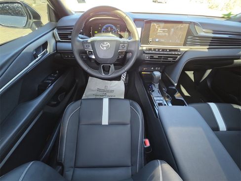 Certified 2025 Toyota Camry SE image 6