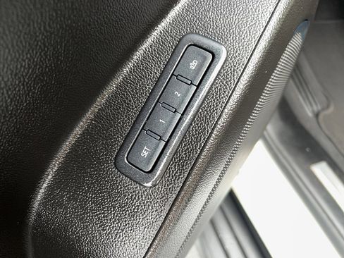 Used 2019 Chevrolet Suburban LT image 16