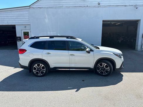 Used 2023 Subaru Ascent Touring AWD/4WD image 4