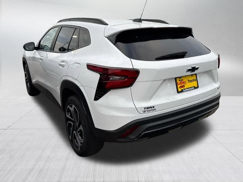 Used 2024 Chevrolet Trax RS w/ Sunroof Package image 6