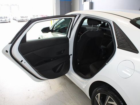 Used 2025 Hyundai Elantra Sport image 17