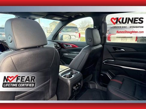 Used 2025 Chevrolet Traverse RS image 35