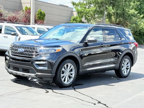 Used 2023 Ford Explorer XLT w/ Equipment Group 202A AWD/4WD image 8