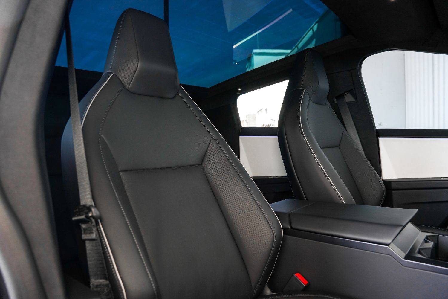 Used 2024 Tesla Cybertruck Cyberbeast AWD/4WD image 30