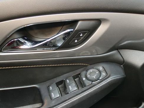 Used 2020 Chevrolet Traverse LT w/ Driver Confidence II Package image 19