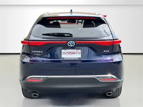 Used 2024 Toyota Venza XLE image 6