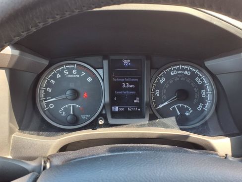 Used 2017 Toyota Tacoma TRD Sport AWD/4WD image 17